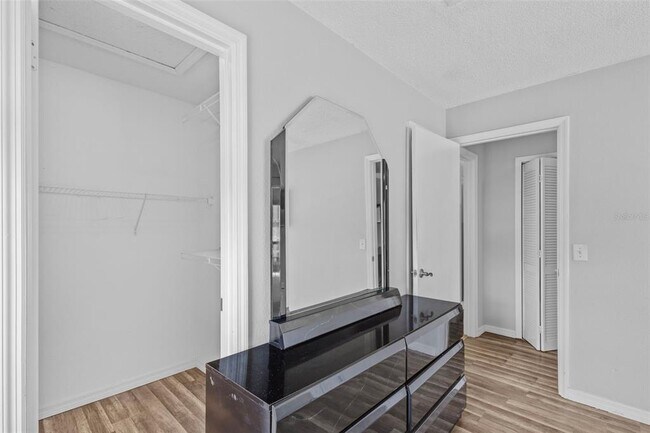 Building Photo - 9481 Highland Oak Dr