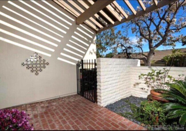 Building Photo - 127 Ebano Ct