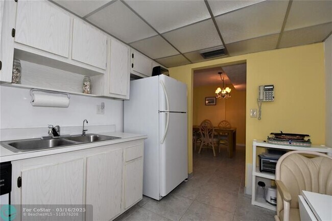 Building Photo - 525 N Ocean Blvd