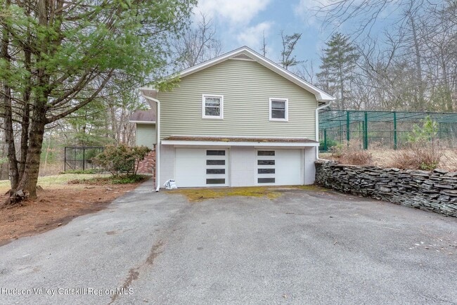Building Photo - 15 Forestwood Dr