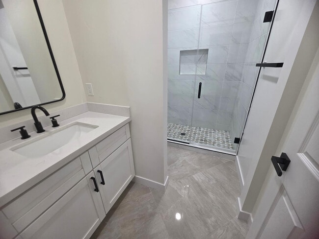 Building Photo - 13736 W Maryland Ave