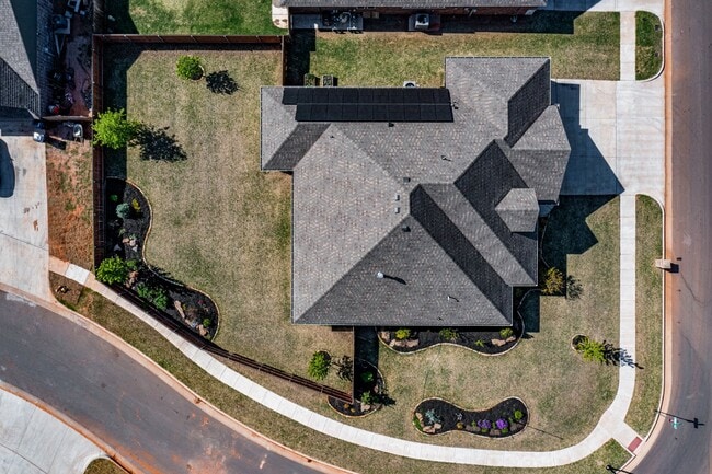 Building Photo - Stunning Corner Lot