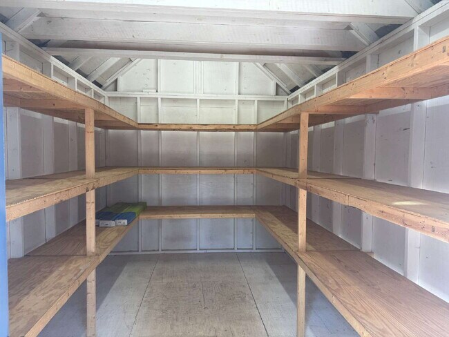 Building Photo - Updated & Charming in the Heart of North C...