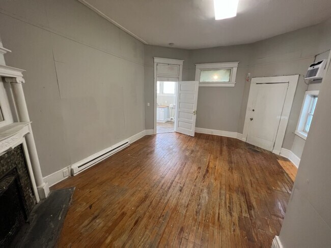 Building Photo - 364 Marion Ave