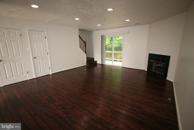 Building Photo - 124 Azalea Ct