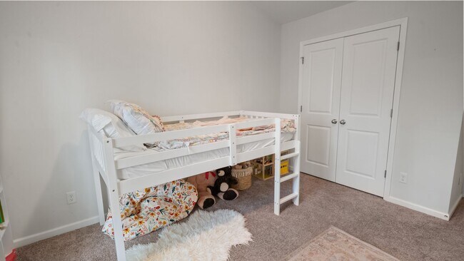 Building Photo - Stylish 3 Bedroom Townhome in The Commons – Richmond Hill Living at Its Finest