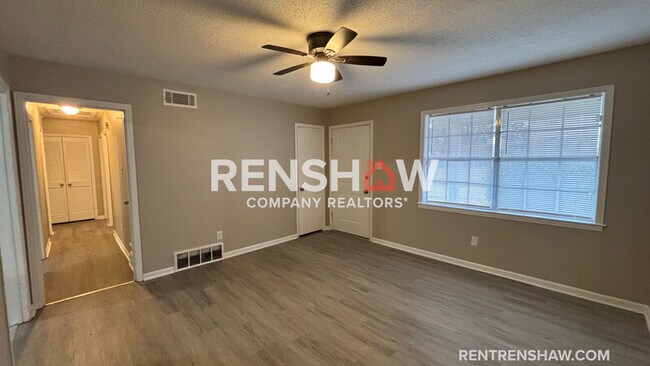 Building Photo - 3919 Dante Ave