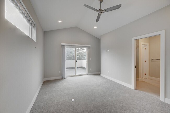 Building Photo - $3,900 - 4 Bed, 3.5 Bath Updated Townhome ...