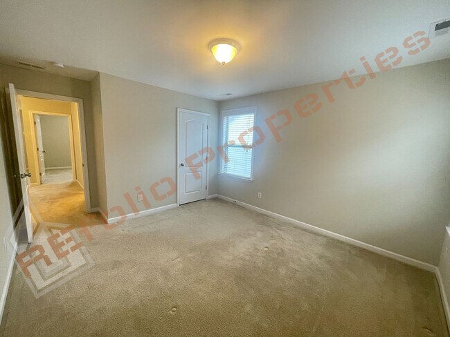 Building Photo - 288 Heathwood Dr