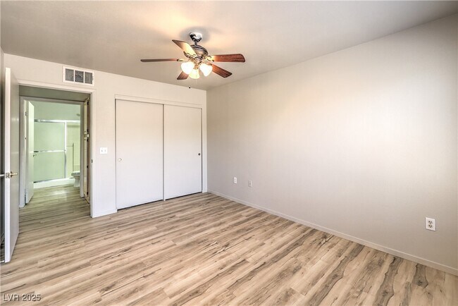 Building Photo - 5710 E Tropicana Ave