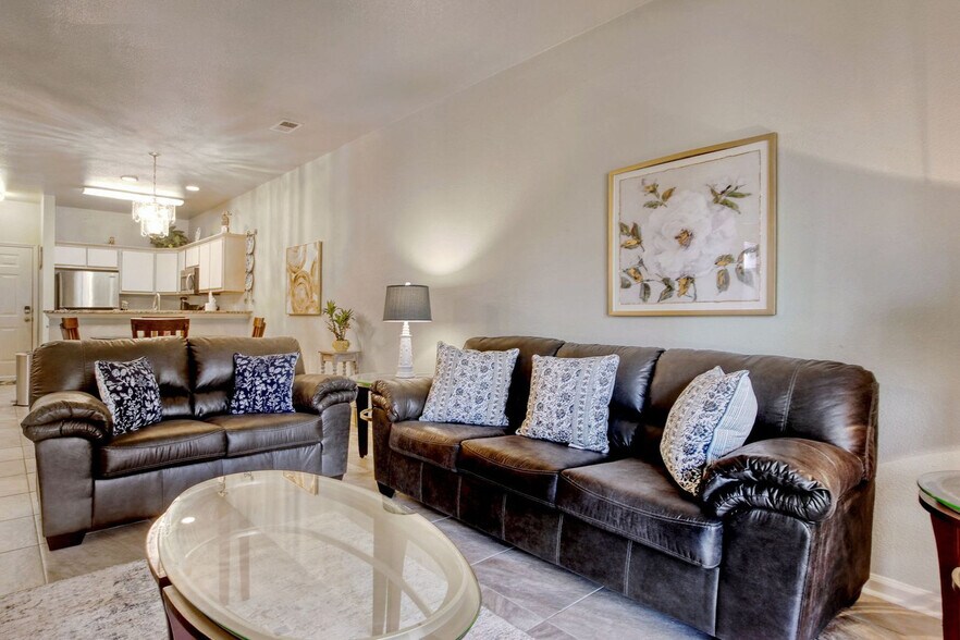 Building Photo - 1310 River Oaks Dr