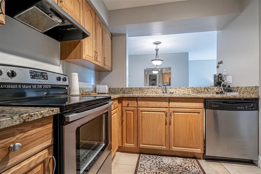 Building Photo - 1245 SW 46th Ave