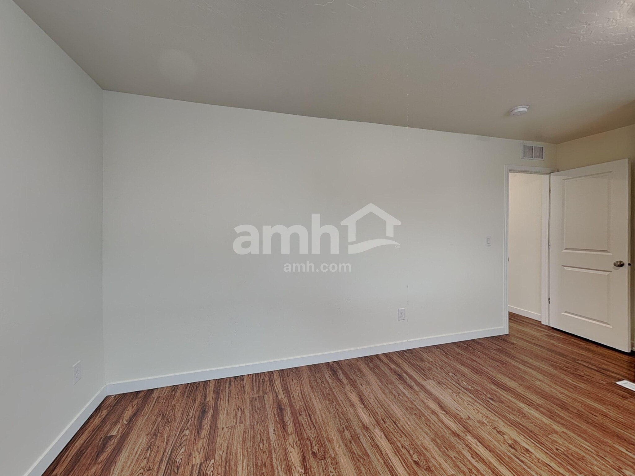 Building Photo - 898 N Garnet Creek Ave