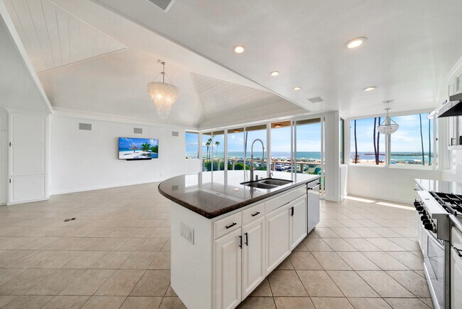 Building Photo - 3116 Breakers Dr