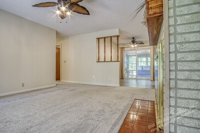 Building Photo - Central Hot Springs Village/Home/Unfurnished