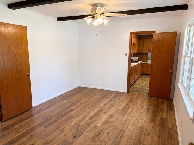 Building Photo - 3980 Renwal St