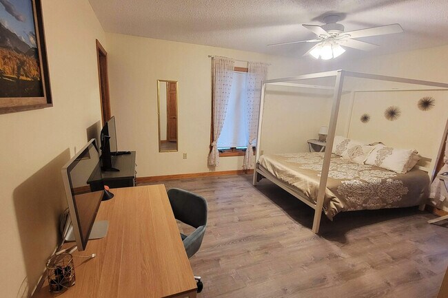 Building Photo - 66 Paquette Dr