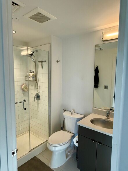 Building Photo - 9 Medford St