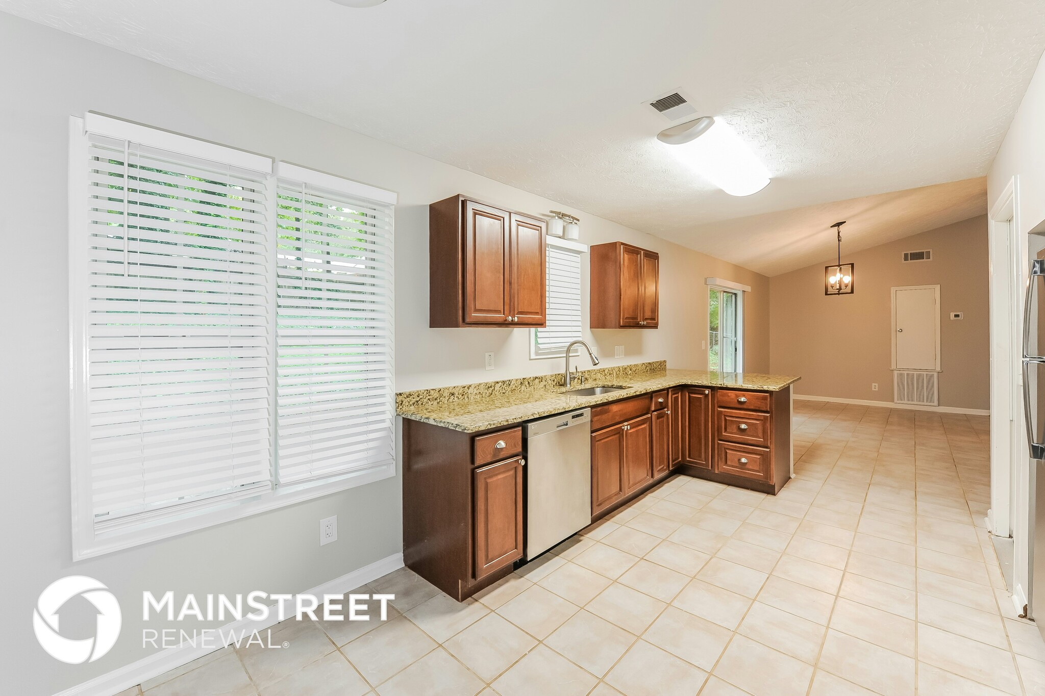 Building Photo - 129 Riverchase Dr