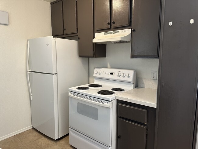 Building Photo - 3653 Oak Creek Dr