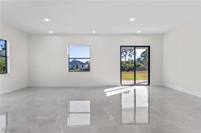 Building Photo - 1134 Cummings St E