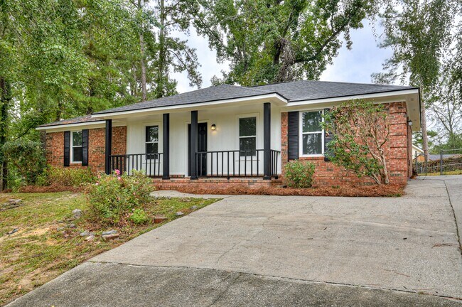 Building Photo - 208 Foxdale Dr