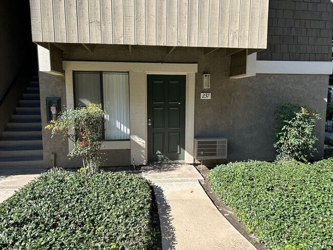 Building Photo - GREAT 1BD 1BA CONDO FOR LEASE!