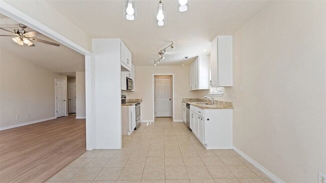 Building Photo - 829 S Liberty Dr