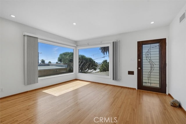 Building Photo - 3644 S Cabrillo Ave