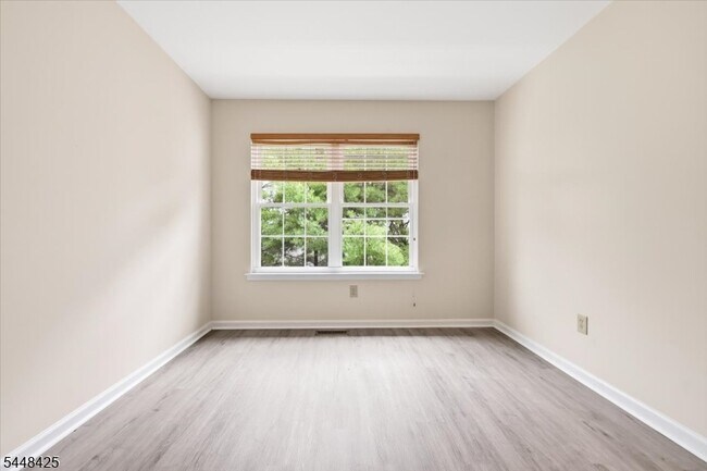 Building Photo - 604 Knollwood Ct