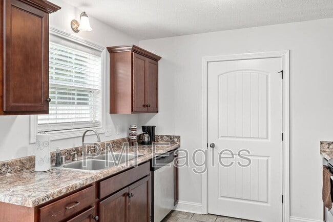 Building Photo - 243 Azalea Dr