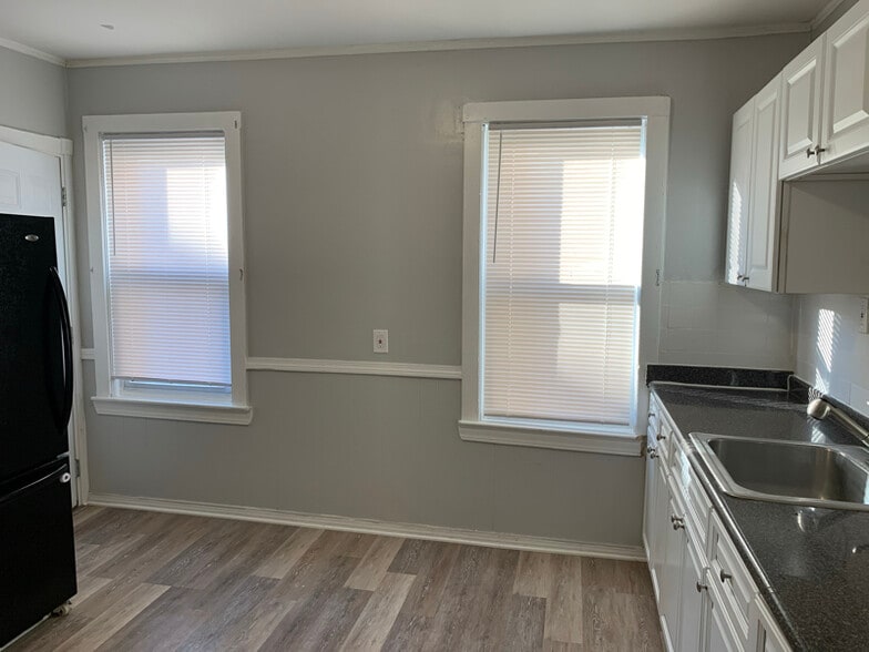 Building Photo - 19 Topliff St