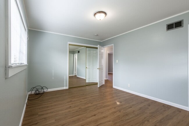 Building Photo - Beautiful & bright 3 bed / 2 Bath San Brun...