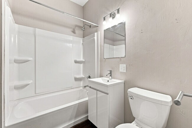 Building Photo - 628 Jefferson St