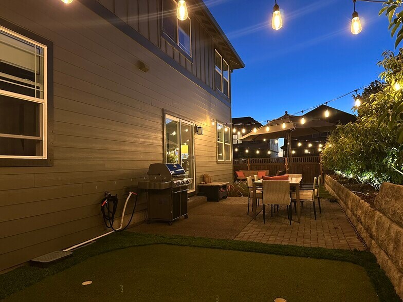 Building Photo - 16710 SW Darwin Loop