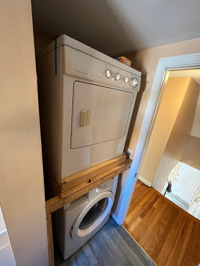 Building Photo - 35 Lynwood Dr