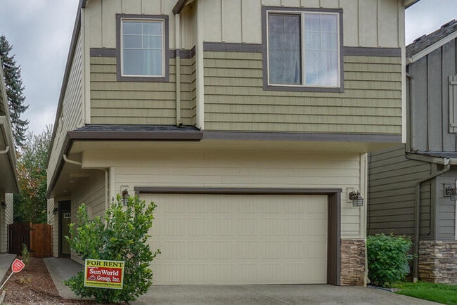 Building Photo - THREE BEDROOM HOUSE