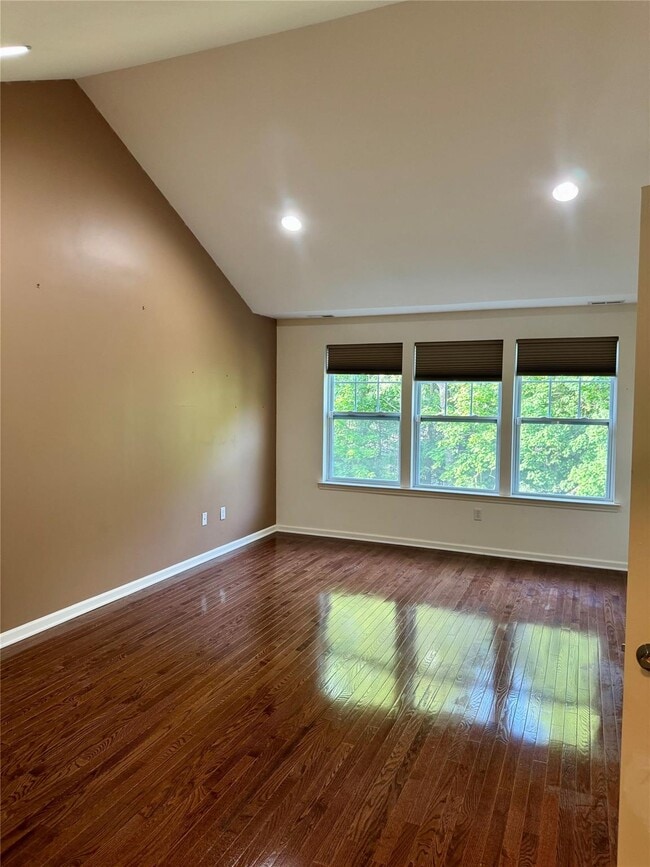 Building Photo - 127 Meadow View Dr