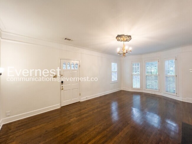 Building Photo - 756 S Willett St