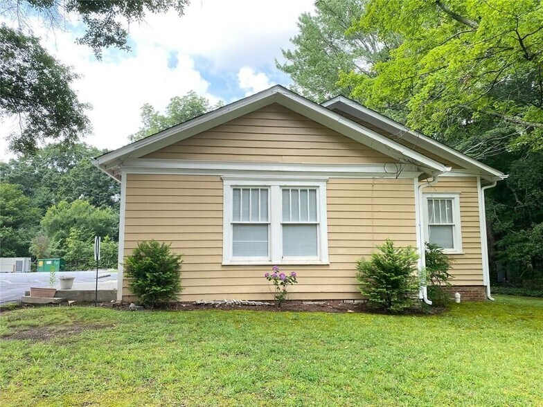 Building Photo - 175 Park Dr