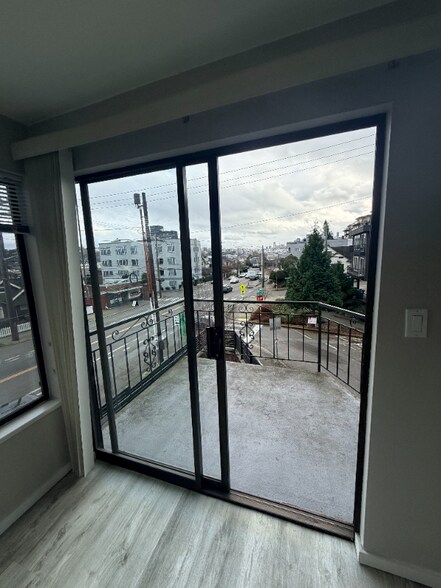 Building Photo - 2117 Dexter Ave N