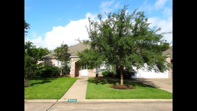 Building Photo - 9310 Stonebridge Dr