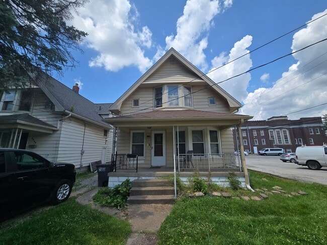 Building Photo - 3 Bedroom House