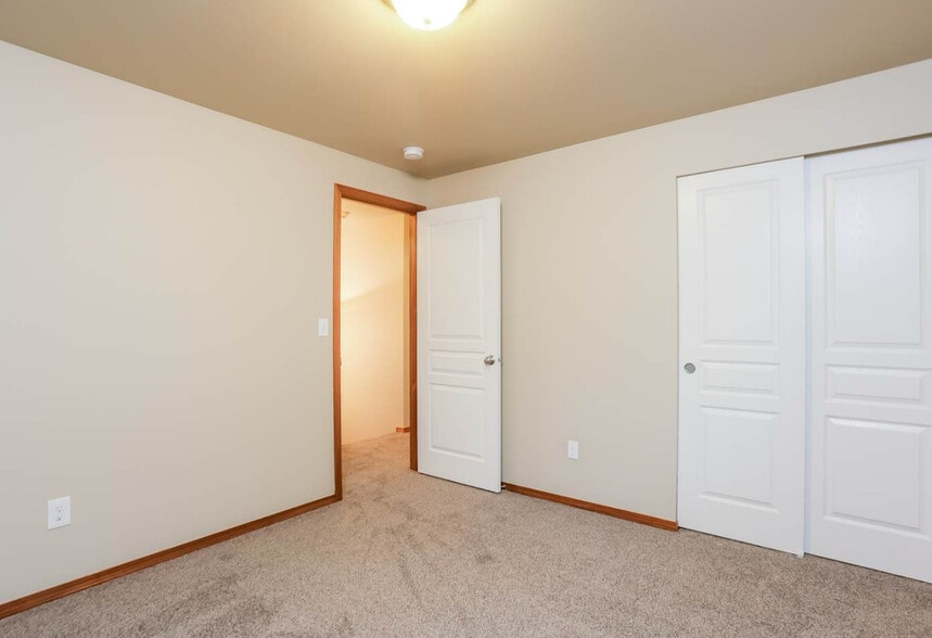 Building Photo - 6231 Charlotte Ave SE