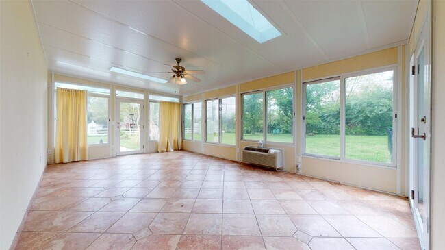Building Photo - 31 S Tealwood Dr