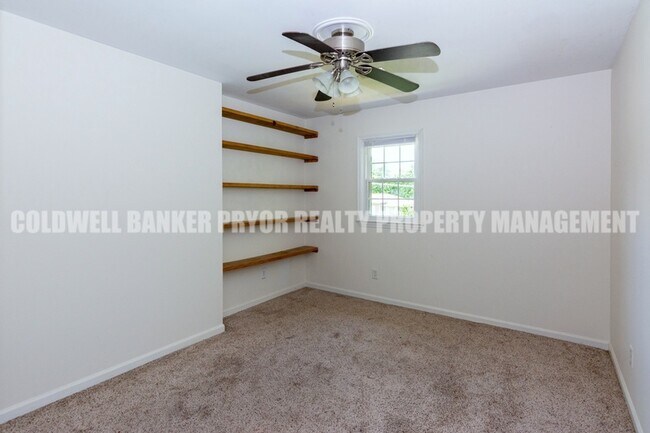 Building Photo - 9356 Charbar Cir