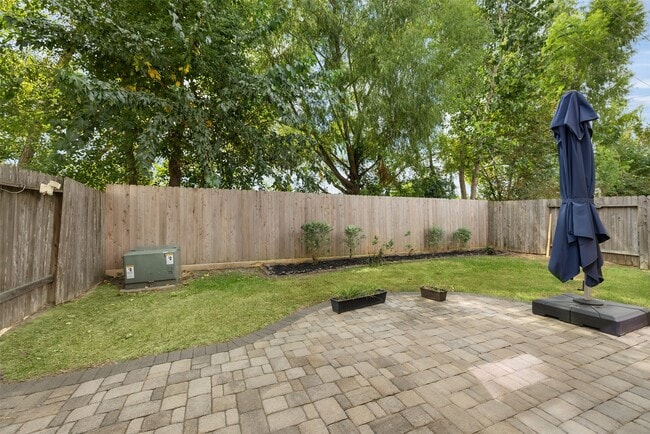 Building Photo - 9420 Savannah Holly Dr