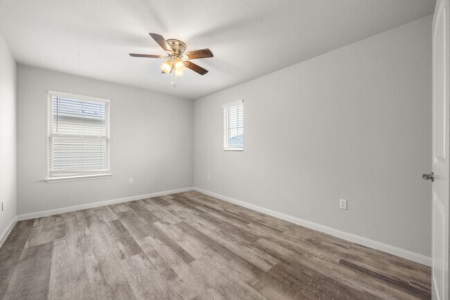 Building Photo - 5903 Bridle Bnd