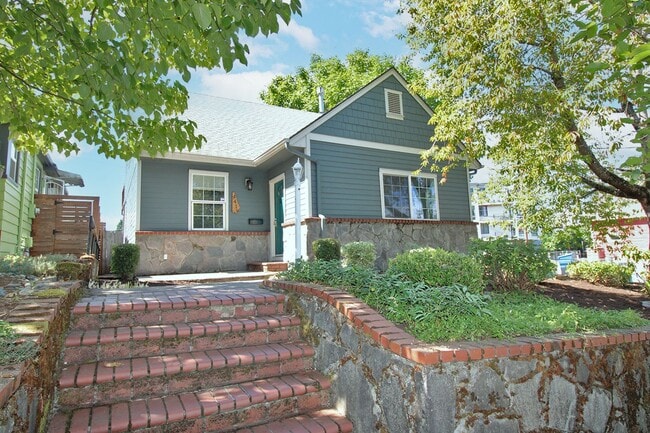 Building Photo - 4419 N Albina Ave