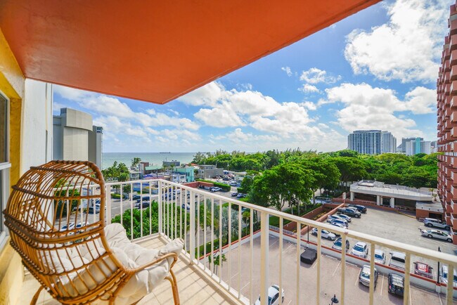 Building Photo - 3000 E Sunrise Blvd